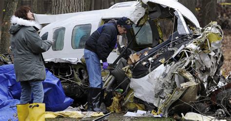 Medical plane crash in suburban Chicago kills 3 - CBS News