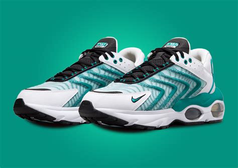 Bright Spruce Accents The Nike Air Max TW For Summer 2023 - Sneaker News