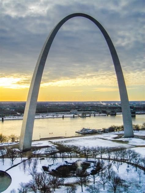 The Gateway Arch in the Snow Editorial Photography - Image of architecture, building: 248060287