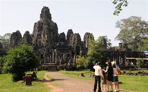 Angkor Thom Travel Guide 2024 - Cambodia Travel