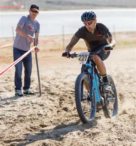 It's electric! Mountain bike racing gets recharged - CNET