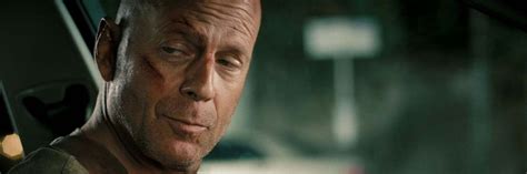 Live Free or Die Hard (2007) Movie Review - From The Balcony