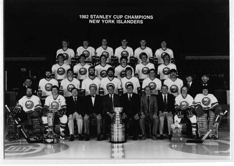 The 1982 Stanley Cup Champion New York Islanders. | New york islanders, Stanley cup champions ...