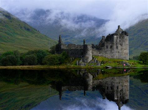 Deserted Places: The abandoned Kilchurn Castle in Scotland