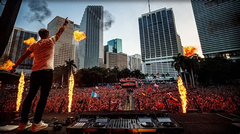 ARMIN VAN BUUREN LIVE @ ULTRA MUSIC FESTIVAL MIAMI 2023 | UMF - YouTube