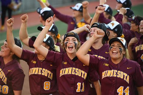 Minnesota Gophers softball reaches first Women's College World Series