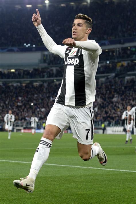 TURIN, ITALY - APRIL 16: Cristiano Ronaldo of Juventus celebrates the ...