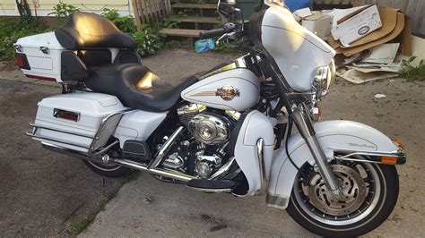 2007 Harley-Davidson® FLHTCU Ultra Classic® Electra Glide® (Pearl White ), BARABOO, Wisconsin ...