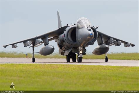 Harrier GR7 - Aviationphotos.net