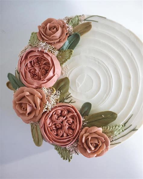 Heirloom roses🌿 in bloom #cakepiping | Buttercream flower cake, Cake art, Fresh flower cake