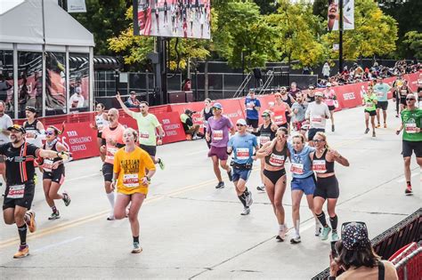 Sarah Bohan of Boston saves stray kitten as she completes Chicago Marathon - masslive.com