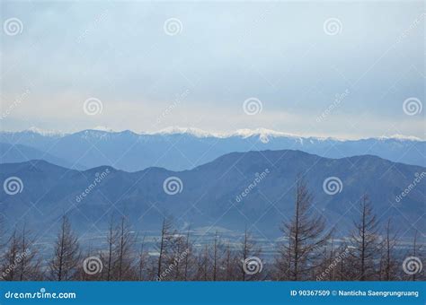 Mountain View in Japan stock afbeelding. Image of heuvel - 90367509