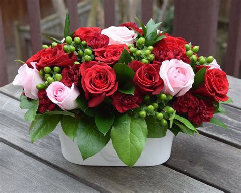 Valentine Flowers Arrangements - A Simple Valentines Day Floral Arrangement - This year ...