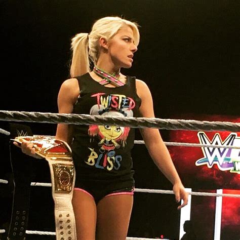 Raw Women's Champion | Female wrestlers, Wwe female wrestlers ...