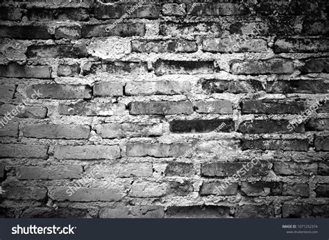 Black and white pattern of old brick wall for texture background | Old brick wall, White brick ...