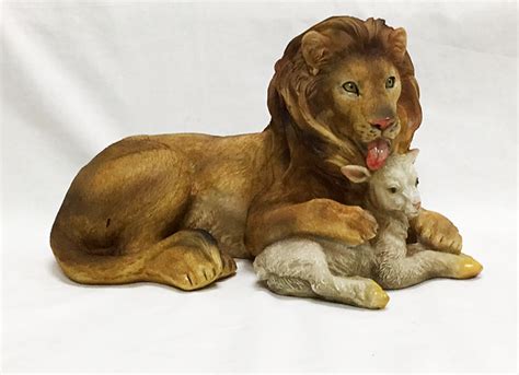 Lion and Lamb Statue (198-2310) | kracwholesale