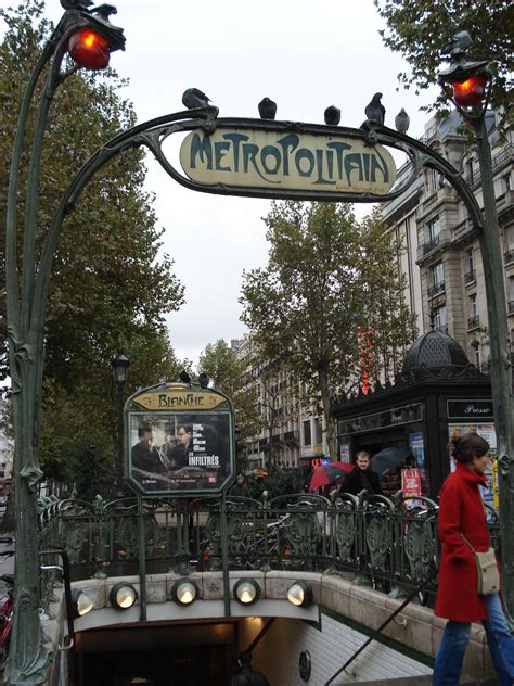 File:Metro Blanche, Paris 23 November 2006.jpg - Wikimedia Commons