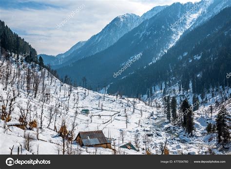 Winter Scene Aru Valley Pahalgam Kashmir India Stock Photo by ©arrtfoto 477554760