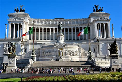 Altare della Patria Frontal View in Rome, Italy - Encircle Photos