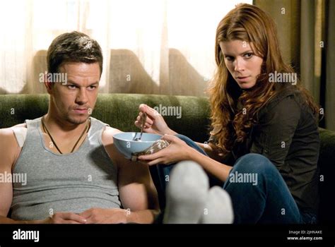 MARK WAHLBERG, KATE MARA, SHOOTER, 2007 Stock Photo - Alamy