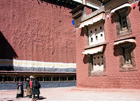 A Glimpse of Sakya Monastery in Tibet | Tibet Travel Blog