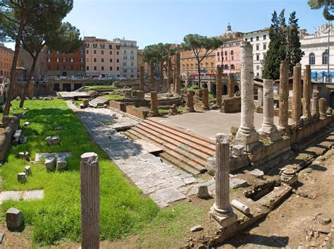 Sacred Area of Largo di Torre Argentina | Port Mobility Civitavecchia