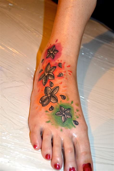 Emilie Tattoo: Dotwork flowers & color splash tattoo
