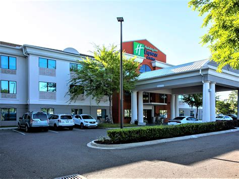 Pet-Friendly Mayport Hotel | Holiday Inn Express & Suites Jacksonville - Mayport / Beach