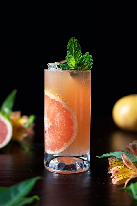 Old Fashioned Paloma - (Bourbon and Grapefruit Cocktail) - Moody Mixologist