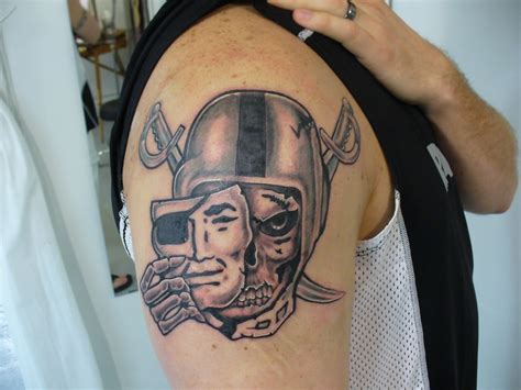 Love tattoos of my beloved Raiders. This one is especially badass! | Raiders tattoos, Tattoos ...