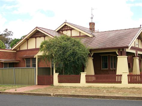 File:California Bungalow Styled Home.jpg - Wikimedia Commons