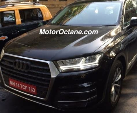 2016-Audi-Q7-Black-Spy-Pics-Front-Headlight - CarBlogIndia