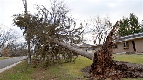 Wisconsin weather: Power outages, tornadoes, storm damage, winds