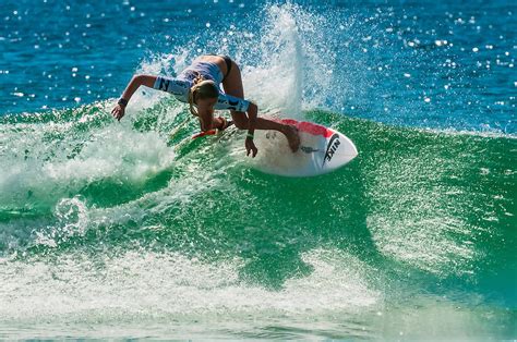 Sally Fitzgibbons, Australian female pro surfer competing in the finals ...