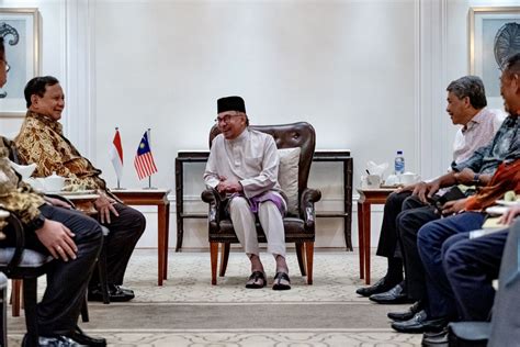 Indonesian defense minister meets Malaysian PM during LIMA 2023 ...