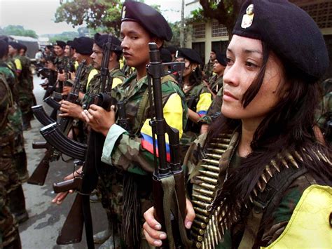 FARC :LAS GUERRILLERAS SON MUJERES REVOLUCIONARIAS Y LIBRES - Primicia ...