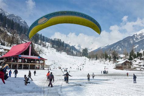 PICS: Tourists Enjoy Season's First Snowfall in Manali, Kufri - News18