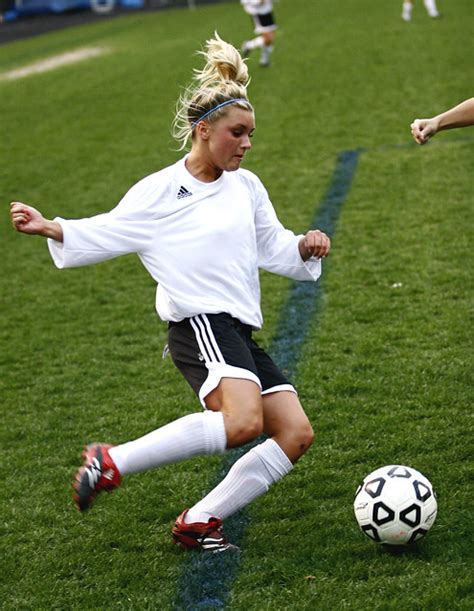 14 Impressive Soccer Action Shots