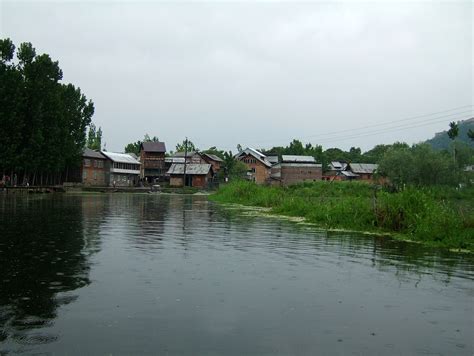 Asisbiz Kashmir Srinagar Dal lake panoramic views India India Apr 2004 102