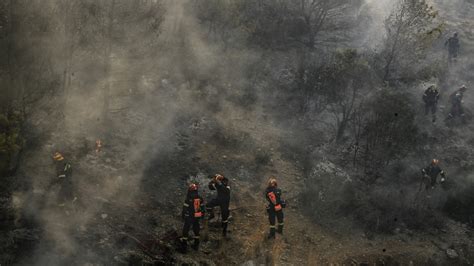 Greece wildfire evacuations: Tourists scramble to leave Rhodes and ...