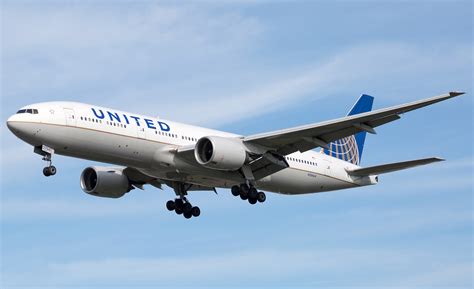 Boeing 777-200 United Airlines. Photos and description of the plane