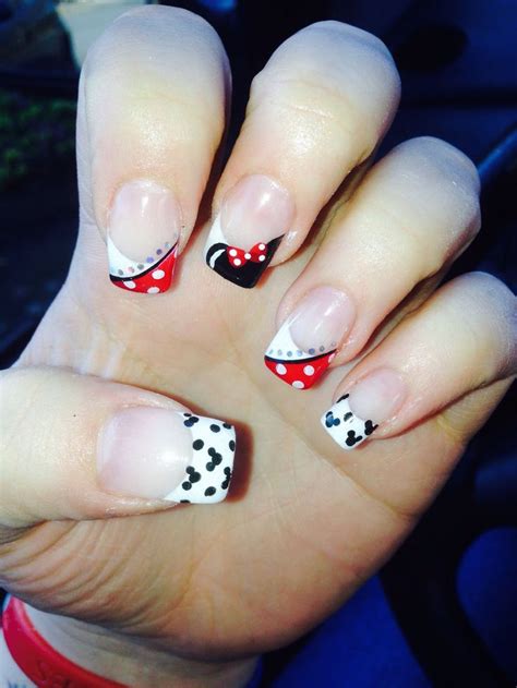 Disney Nail Art Minnie Mouse | Mickey nails, Disney nails, Minnie mouse ...