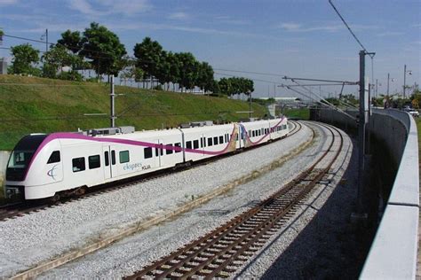 KLIA Ekspres resumes train service to airport, passengers need to maintain 1m distance - klia2.info