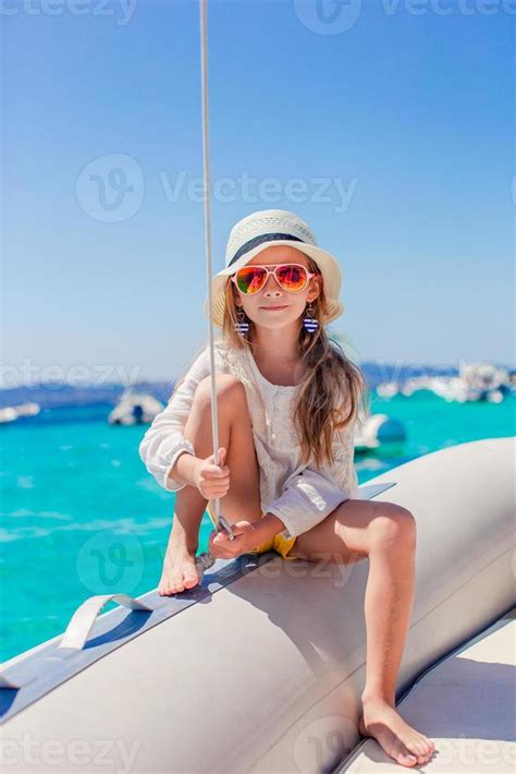 Adorable little girl at beach during summer vacation 18042996 Stock ...