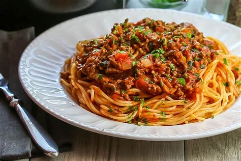 Quick & Easy Spaghetti Bolognese - Erren's Kitchen