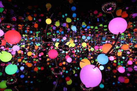 Yayoi Kusama, Infinity Mirrored Room―The Eternally Infinite Light of the Universe Illuminating ...