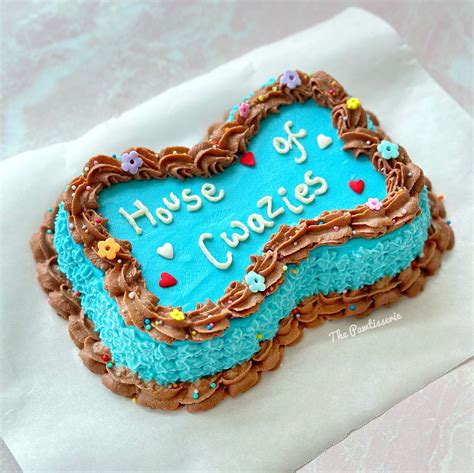 Bone Shaped Dog Cake – ThePawtisserie