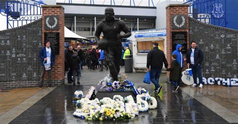 Everton assisting police after flare ignited on Dixie Dean statue