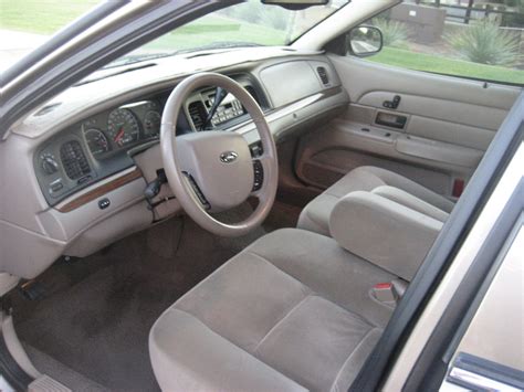 2005 Ford Crown Victoria - Interior Pictures - CarGurus