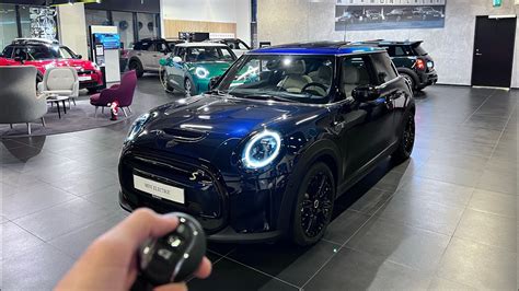 MINI Cooper SE - Enigmatic Black Metallic - Multitone Roof - 4K POV Walkaround - YouTube